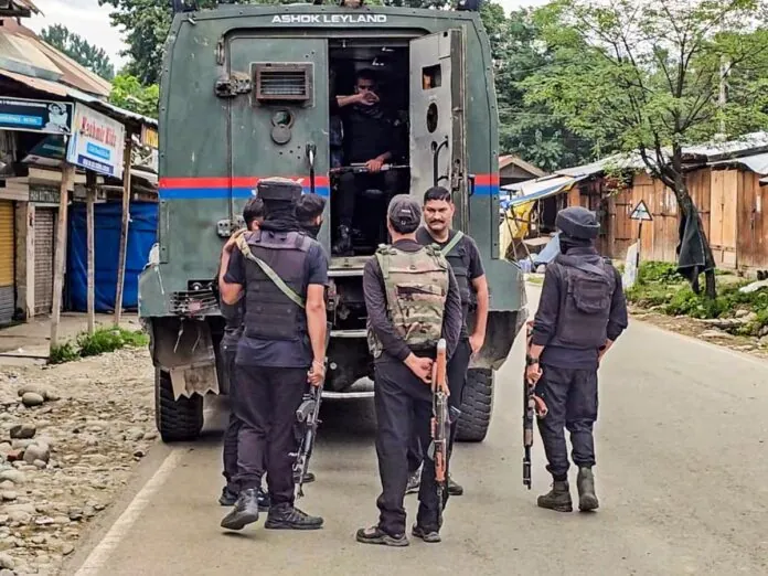 जम्मू-कश्मीर: बांदीपोरा में LoC पर घुसपैठ की कोशिश नाकाम, सुरक्षाबलों ने दो आतंकियों को ढेर किया