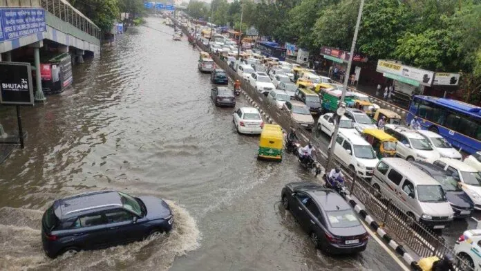 दिल्ली और उत्तर भारत में भारी बारिश का कहर, जनजीवन अस्त-व्यस्त