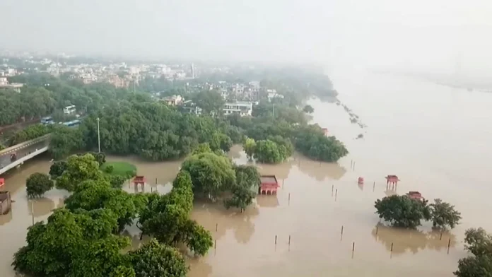 दिल्ली बाढ़ 2025: कश्मीरी गेट से सिविल लाइन्स तक जलमग्न